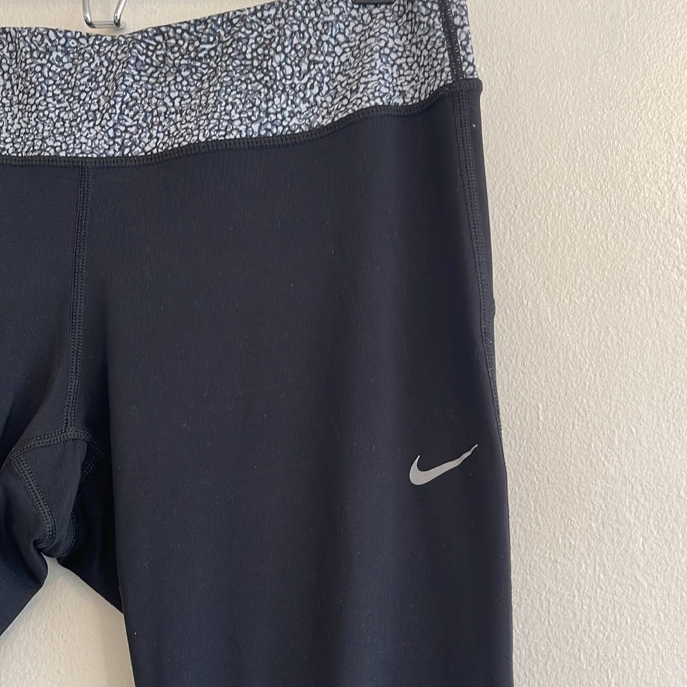 ๐ Nike Black Leggings | Size Large - Picture 3 of 7